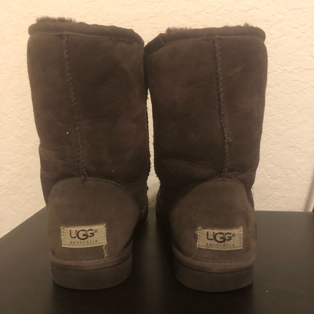 Brown Classic Short Boot. Size 8.